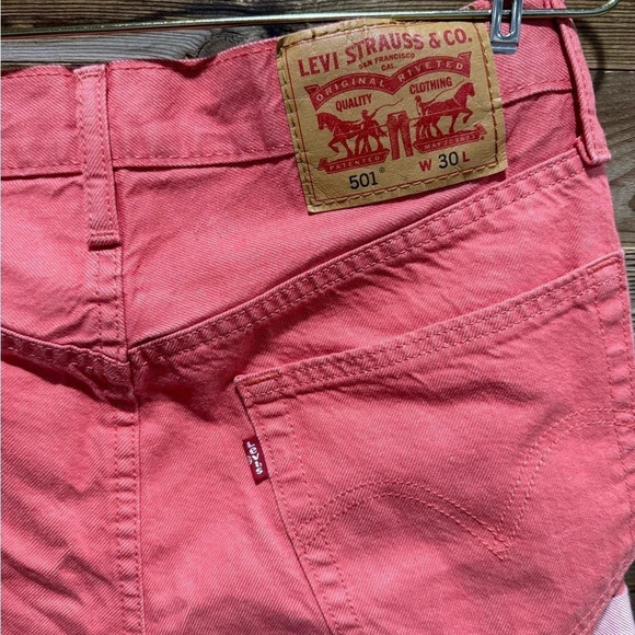 LEVI’S 501 Denim Shorts Salmon Pink cuffed street summer vacation 90s rare US30 - Picture 4 of 5